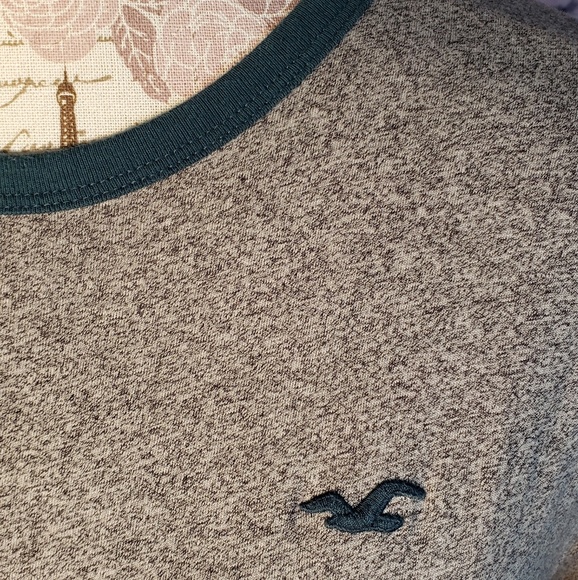 Grey shirt with green trim - Picture 2 of 2